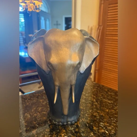Vintage Design Toscano Artistic Elephant Motif Vase in Black & Gold